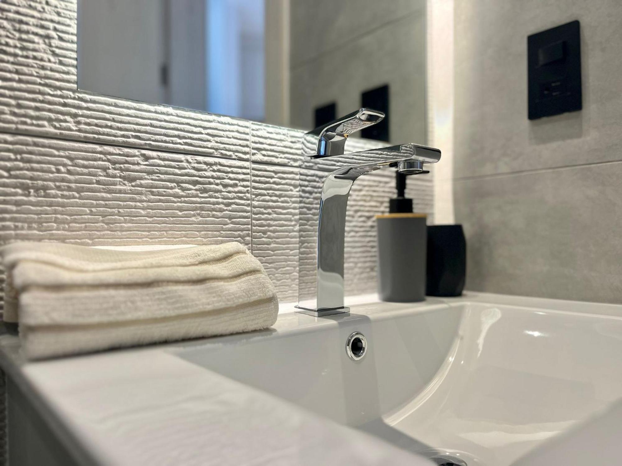Harmony Coliving Ecuador Pool Carolina Park Apartment Quito